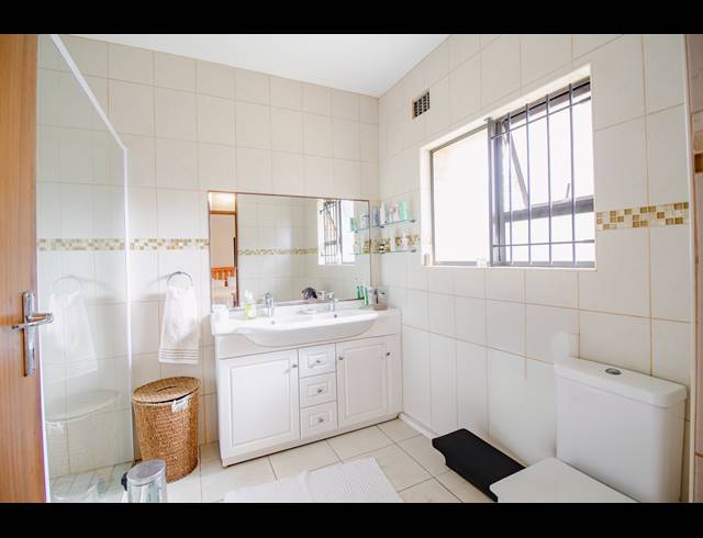 3 BEDROOM HOUSE FOR SALE IN VAN RIEBEECKSTRAND